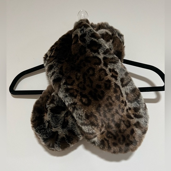 FRAAS Faux Fur Neck Wrap Stole - Picture 1 of 5